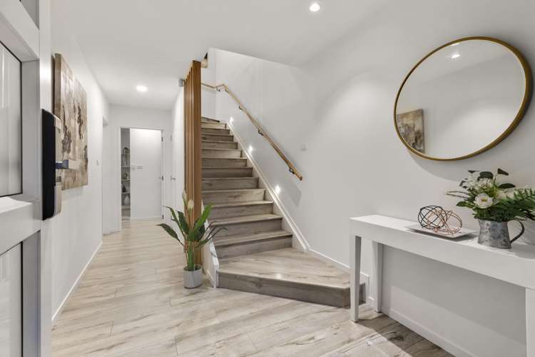 5A Holland Avenue Point England_22
