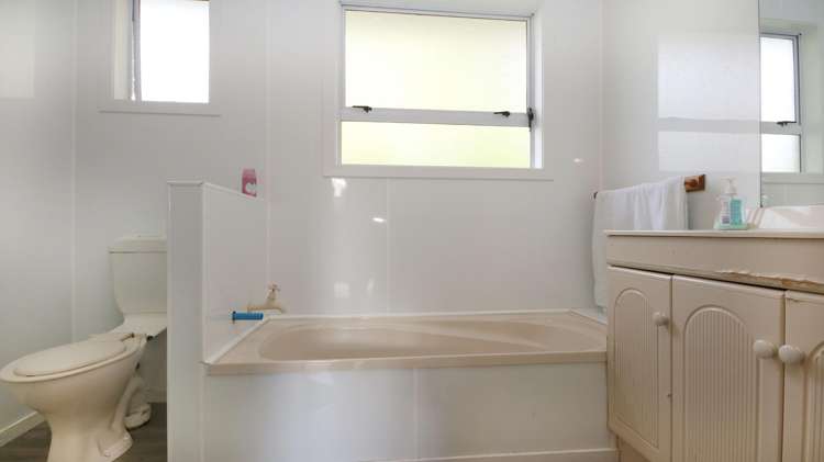 68 Paterson Street Grasmere_11