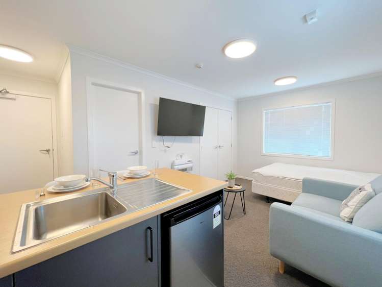 12/13 Crescent Court 1107_8