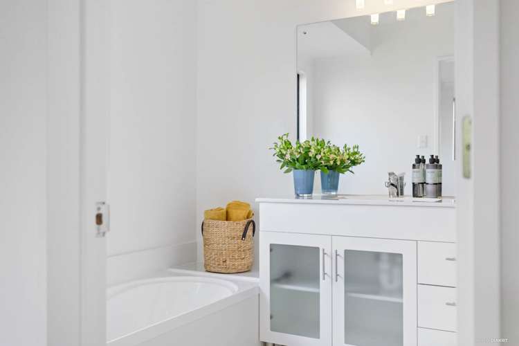 10 Alta Terrace Flat Bush_6