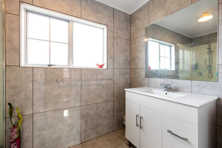 2/165 River Road Hamilton East_14