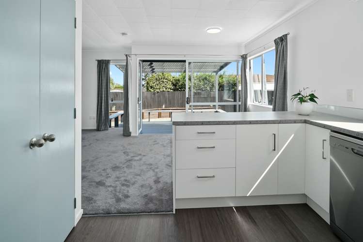 2/12 Matangi Street Stoke_6