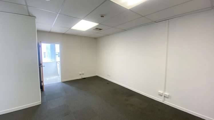 Suite 3,/120 Devonport Road Tauranga Central_4