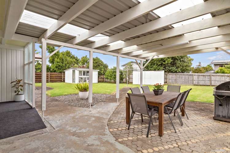 112 Racecourse Road_1