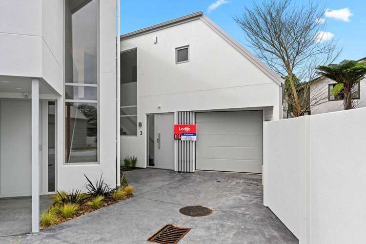 24E Pickering Crescent 1054_1