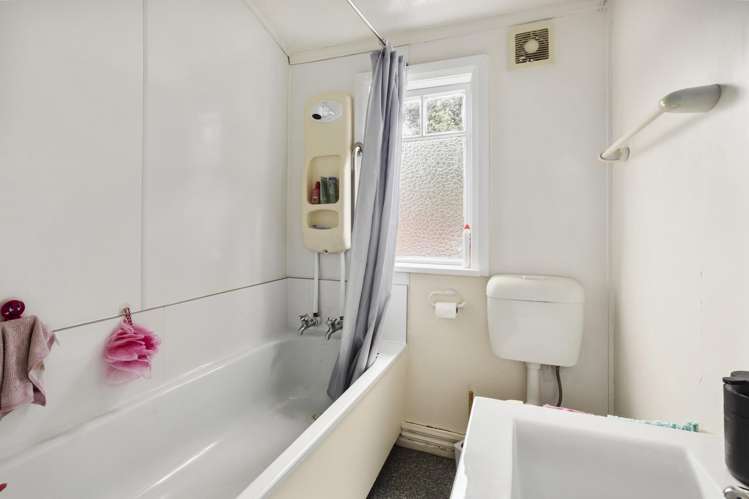 3-5 Knoll Street Island Bay_10