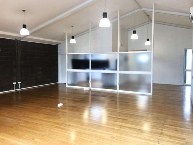 STANDALONE CHARACTER OFFICE