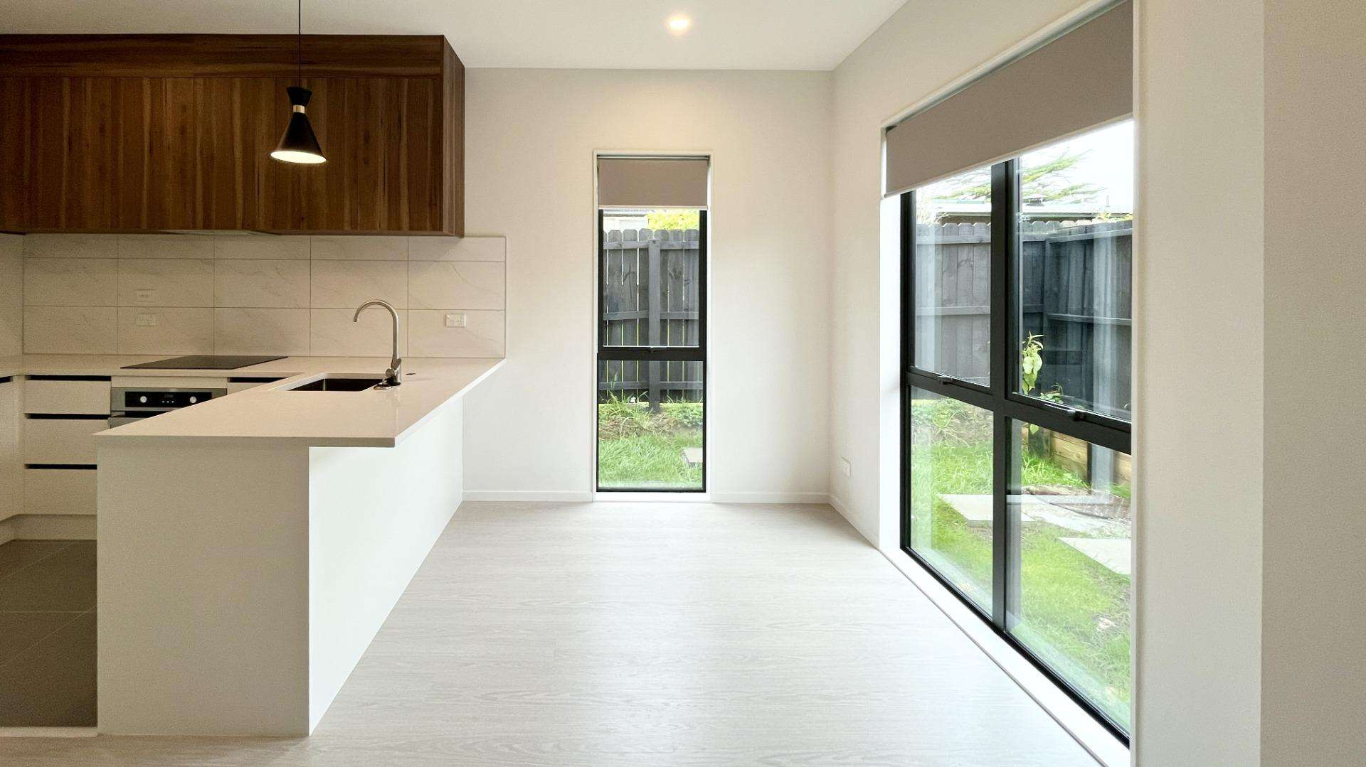 9/8 Rosier Road 1665_0