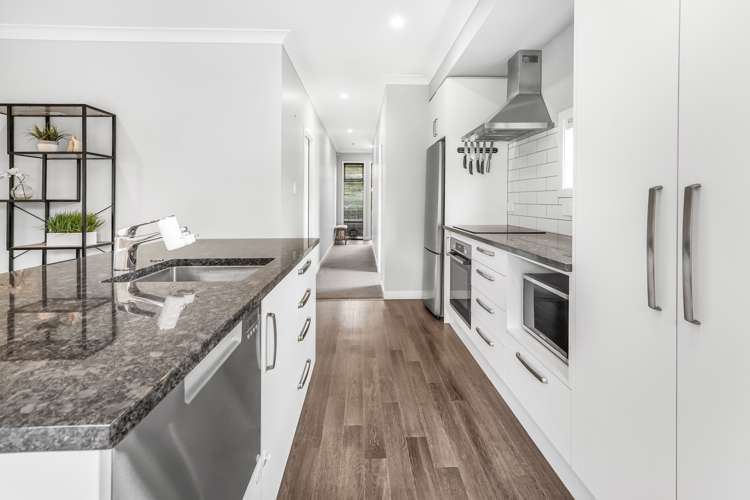 10/25 Thackeray Street Hamilton Lake_5