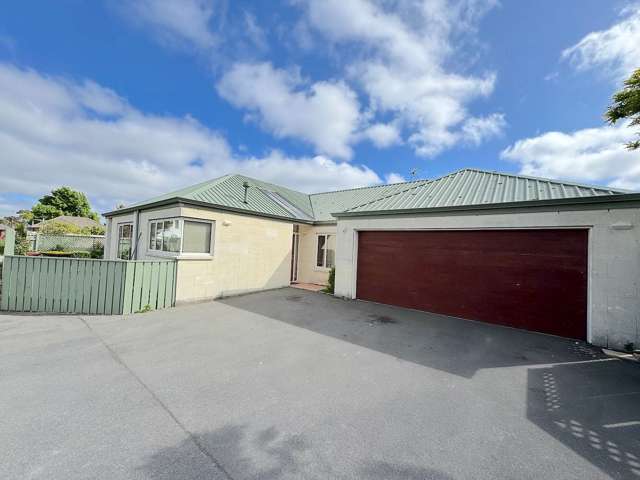 A standalone house in convenient location