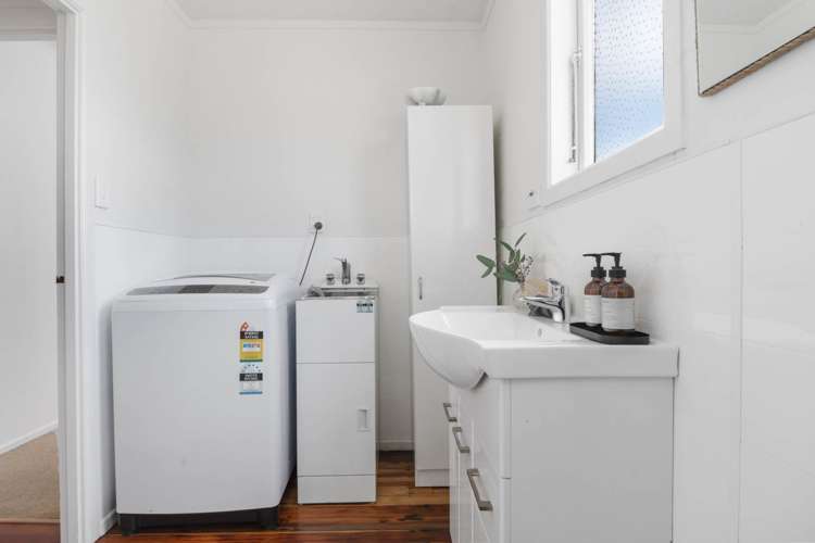 22 Kirrie Avenue Te Atatu South_15