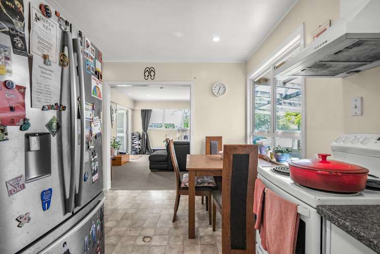 218 Dowse Drive Maungaraki_8