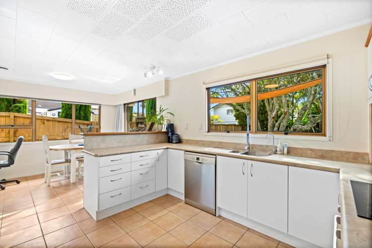 6 Fairway Drive Te Kamo_11