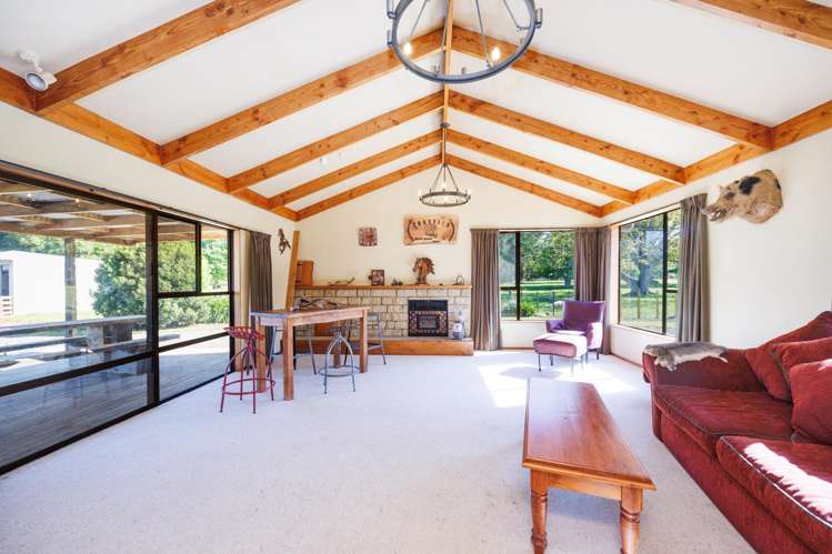 2373 Pohangina Valley East Road Pohangina Valley_14