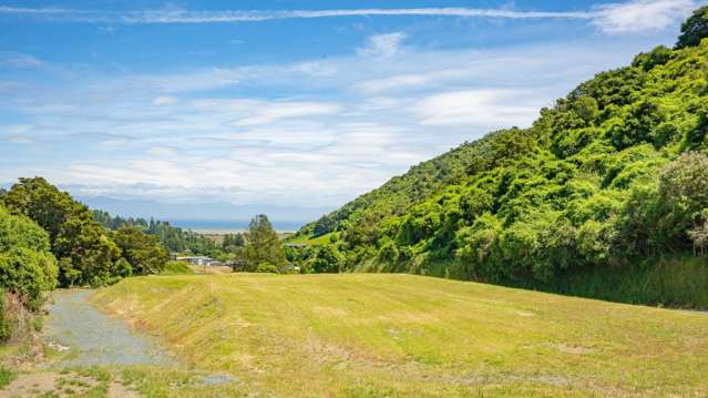 4 sections with sea views and large flat pads