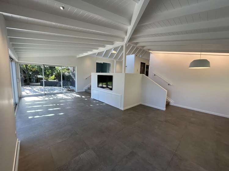 8 Meanda Gardens Sunnyhills_3