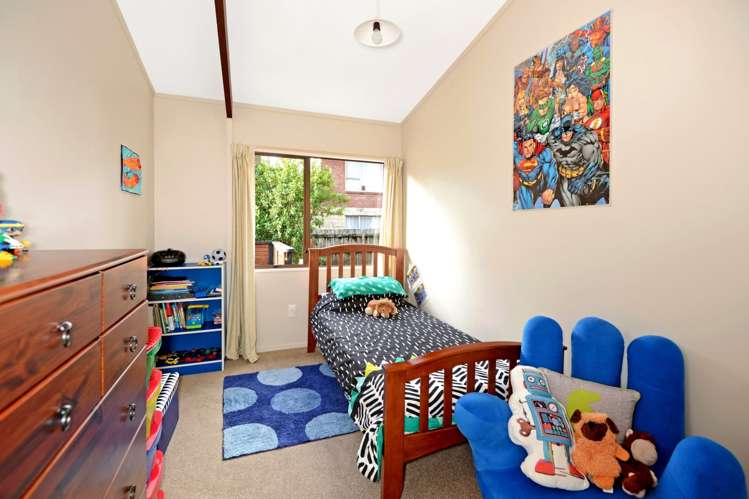 2/180 Henderson Valley Road Henderson_21