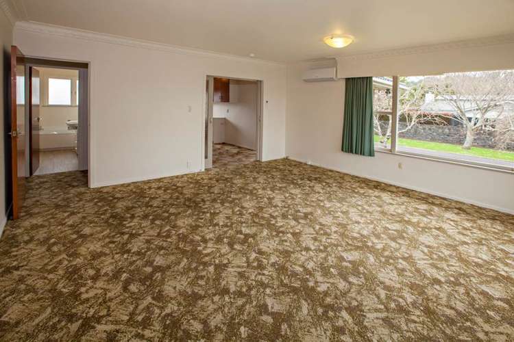 2f Golf Road Epsom_9