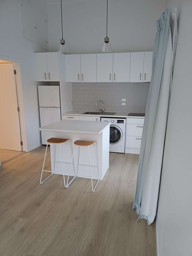 2/41 Charles Dickens Drive_0