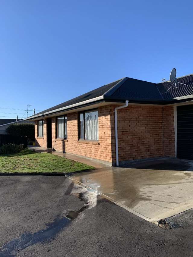 Lovely sunny 2 bedroom stand alone townhouse