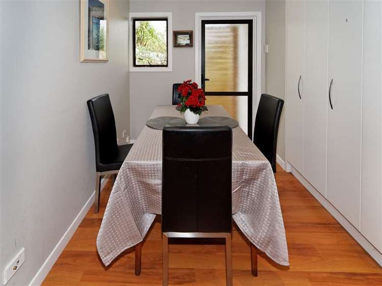 17 Easter Parade Glen Eden_6