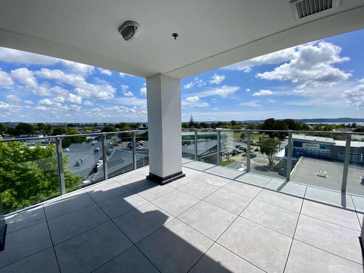 4D/84 Gunner Drive Te Atatu Peninsula_16