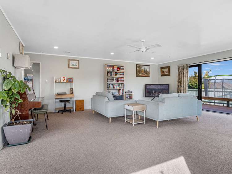 17 Byron Grove Owhata_10