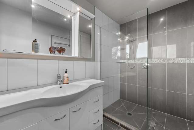 504 Beach Road Murrays Bay_4