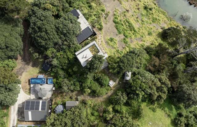 21 & 21a Beach Valley Road Piha_2