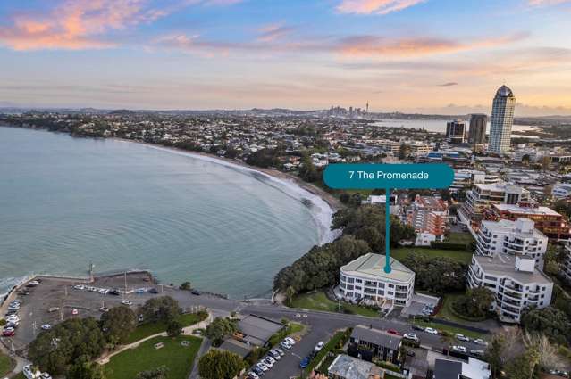 Intimate Beachfront Penthouse | The Rocks