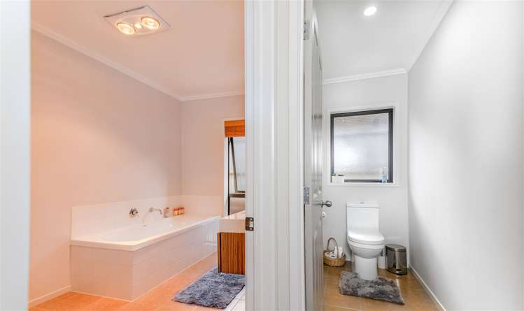 54 Farnborough Drive Nawton_18