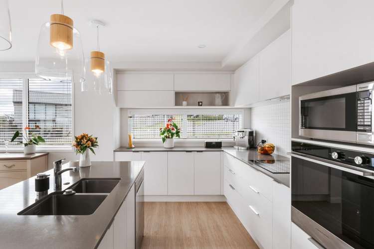 74 Whakaturou Crescent Pyes Pa_5