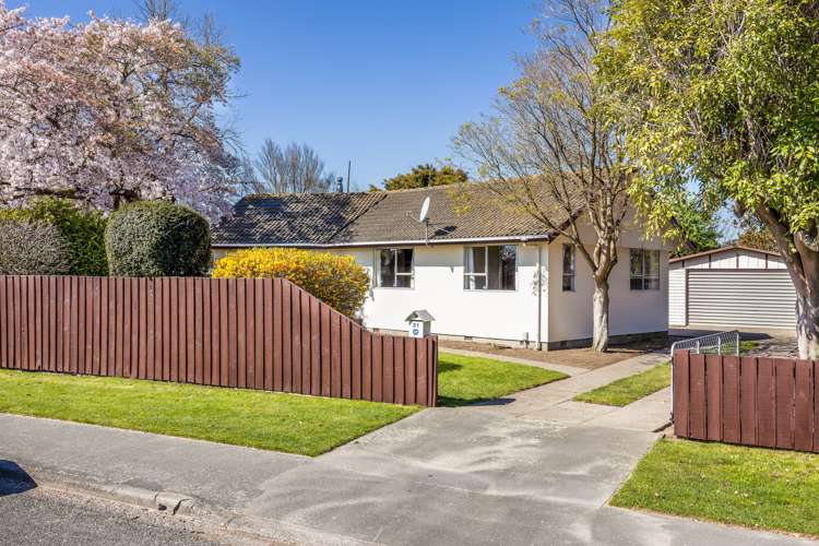 21 Oakley Crescent Hornby_0