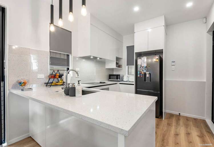 8B Hobart Crescent Wattle Downs_2