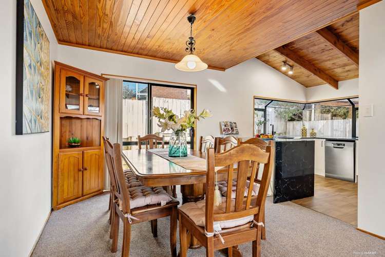 2/12 Spears Place Botany Downs_6