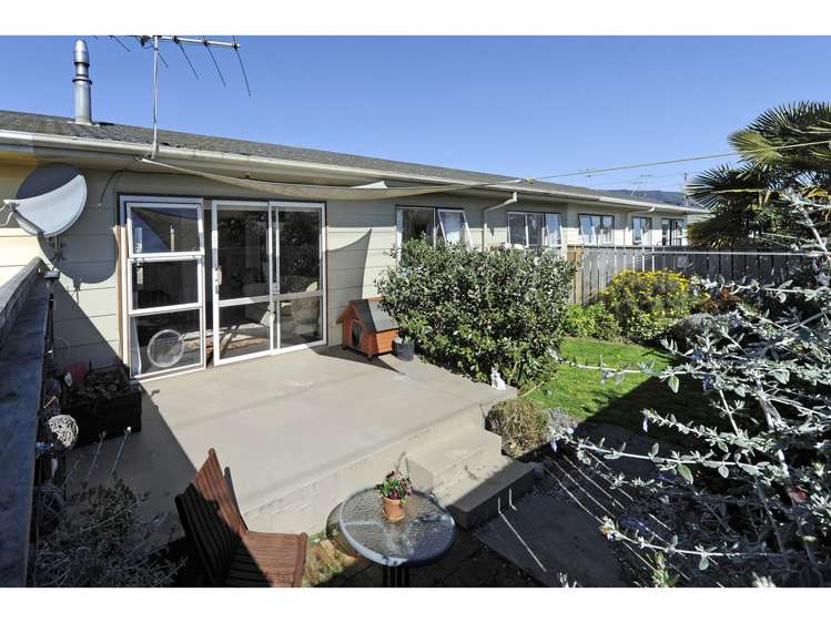 2/11 Lichfield Street Stoke_11