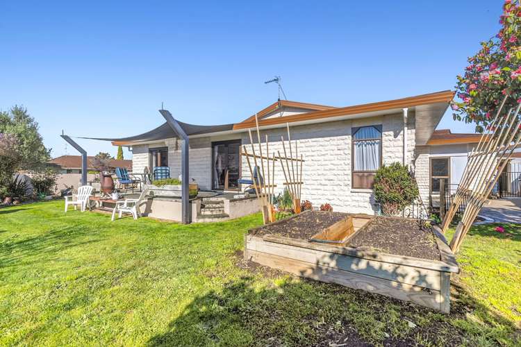 17 Lord Auckland Road Wakefield_13