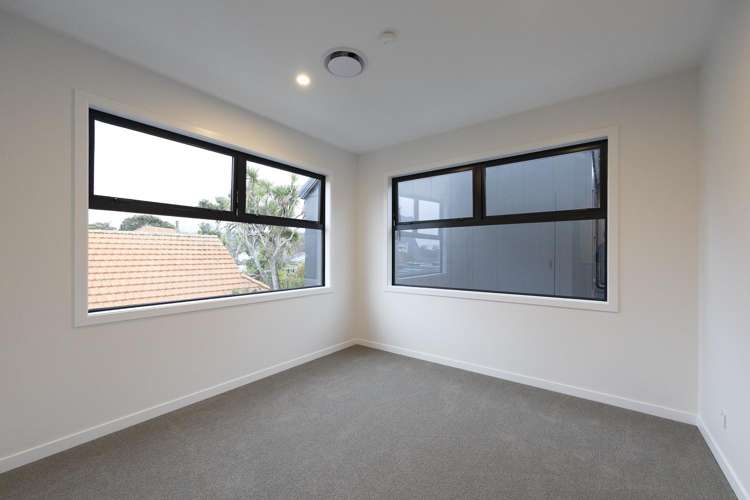 8 Maire Street Woburn_12