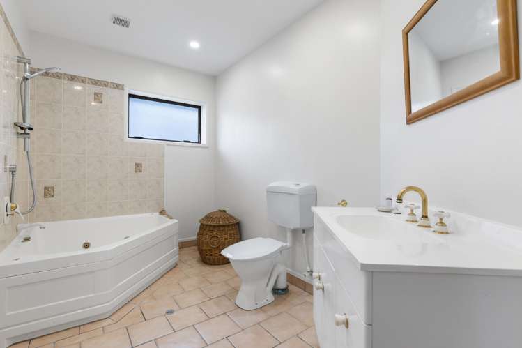 54 Spinnaker Drive Te Atatu Peninsula_10