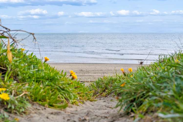 19 Groves Road Raumati Beach_14