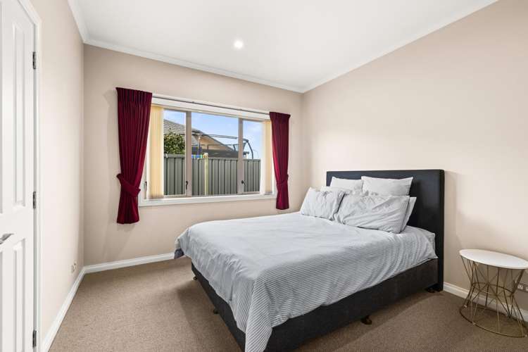 2 Delta Mews Place Clive_10