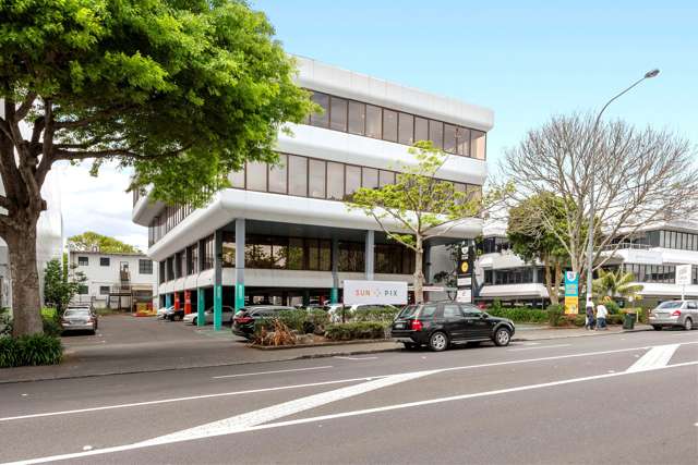 Split-risk Epsom investment with double Grammar zone mixed-use potential