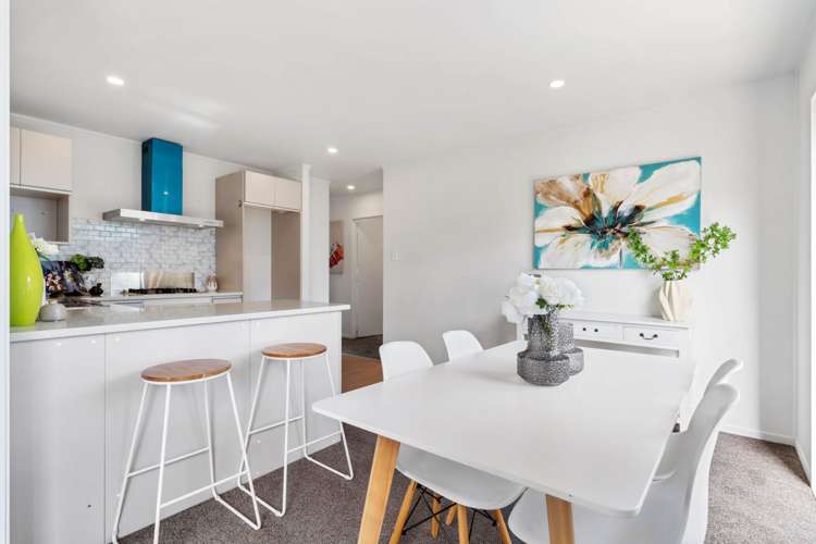 2/52 Waitaki Street Henderson_6