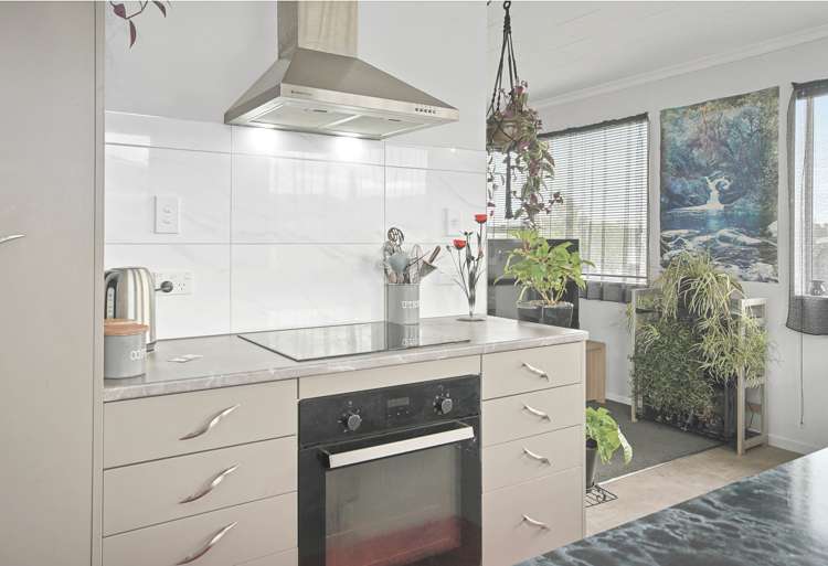 1/12 Cobham Crescent Stoke_13