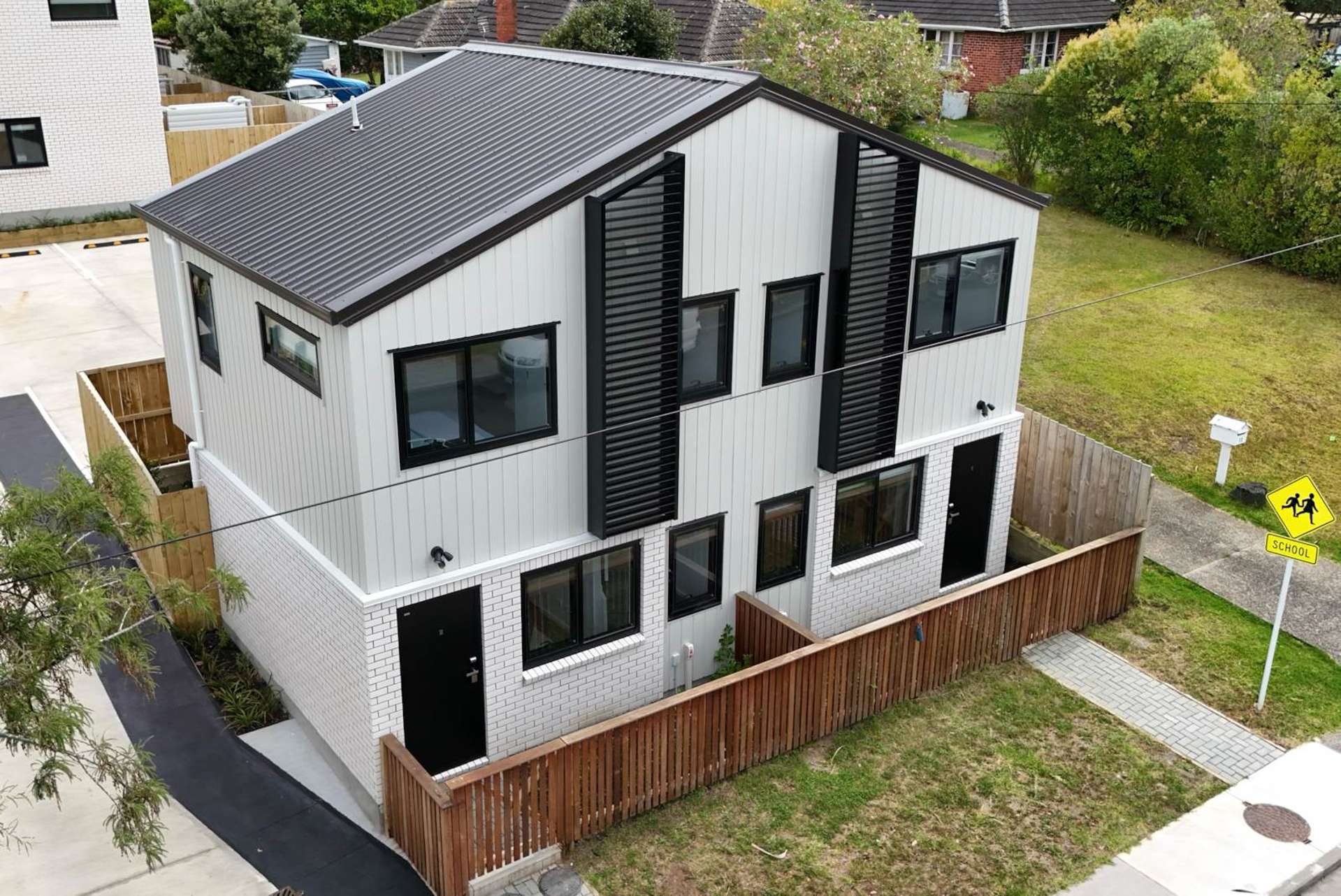 2/15 Toru Street Te Atatu Peninsula_0