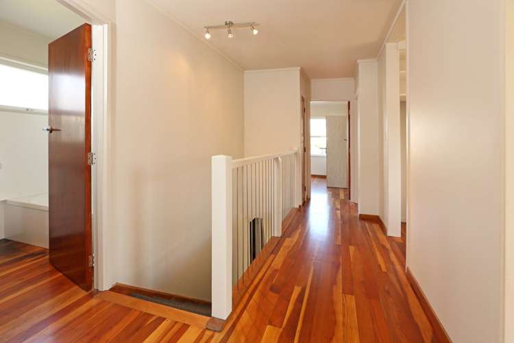 23 Castaing Crescent Te Atatu South_16