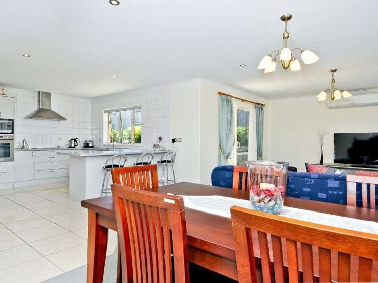 96 Farnborough Drive Grandview Heights_26