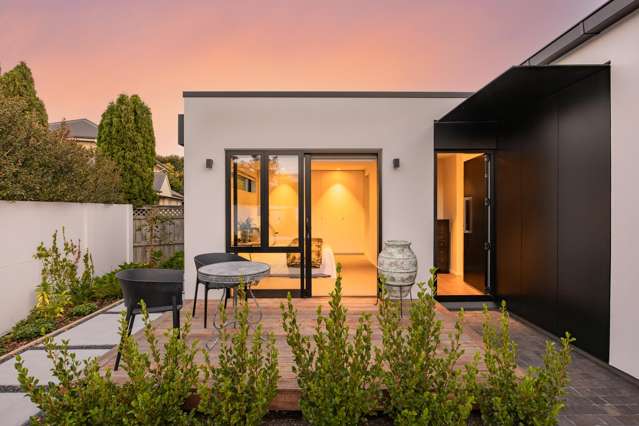 Stylish Home in Prime Merivale Location