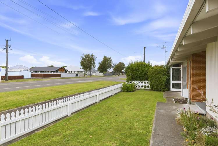 556 Queen Street East Levin_18