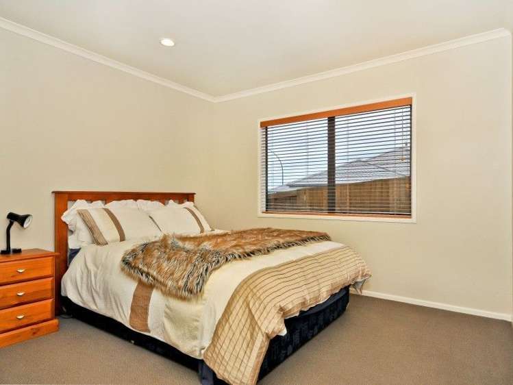 92 Farnborough Drive Grandview Heights_19